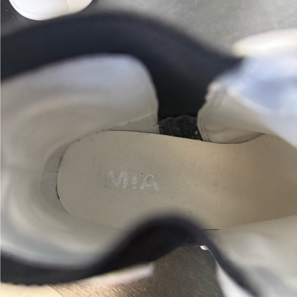 White Pebbled Leather Ankle Boots | Chunky Heel Lug Sole | Modern Minimal Size 8 - Picture 11 of 15